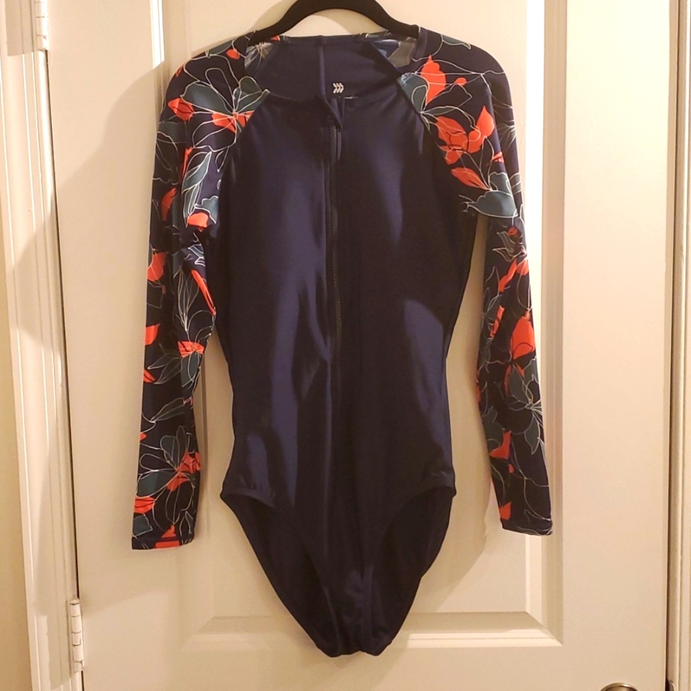 Target All in motion rushguard swimsuit sz M